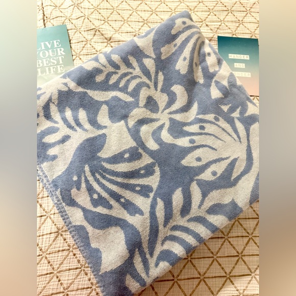 Rachel Zoe Beach Towel 🌴☀️ - Picture 3 of 5